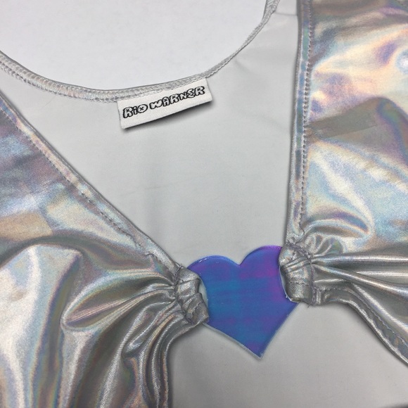 🚫SOLD ON DEPOP🚫 ✨ Holographic Heart Crop ✨ - Picture 2 of 3